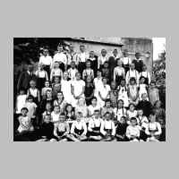 033-0120 Schule Gruenhayn 1932. Links Hugo Minuth, davor seine Kinder Waltraud und Gerhard, davor Inge..jpg